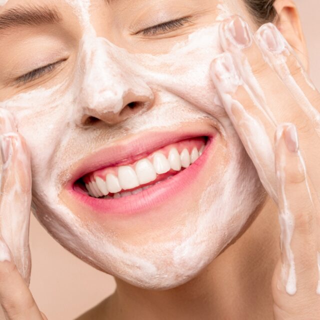 https://www.lotositalia.com/wp-content/uploads/2023/02/Skincare-routine-1-640x640.jpg