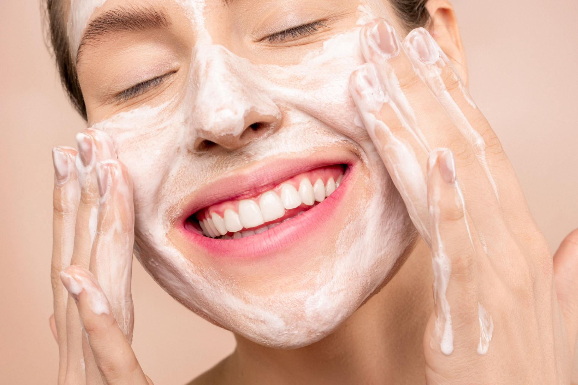 https://www.lotositalia.com/wp-content/uploads/2023/02/Skincare-routine-1.jpg